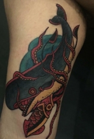 百乐动物纹身 男生手臂上鲸鱼和鱿鱼纹身图片