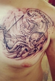 纹身胸部男 男生胸部黑色的帆船和章鱼纹身图片