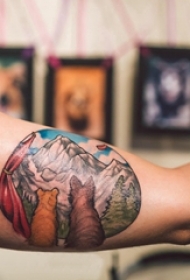彩绘纹身 男生手臂上动物和风景纹身图片