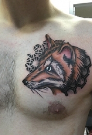 彩色狐狸纹身 男生胸部彩色狐狸纹身图片