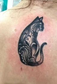 小清新猫咪纹身 女生背部小猫咪纹身图片
