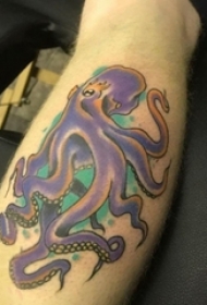 彩绘纹身 男生手臂上彩色的章鱼纹身图片