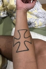 极简线条纹身 男生手臂上创意的几何纹身图片