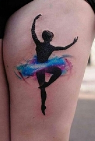 人物肖像纹身 女生大腿上彩色的人物纹身图片