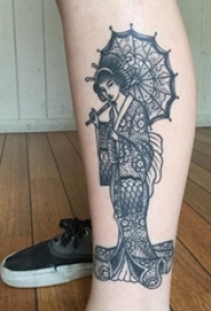 纹身艺妓素材 女生小腿上黑色的艺妓纹身图片