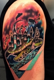 双大臂纹身 男生大臂上海龟和建筑物纹身图片