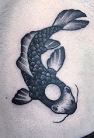 太极阴阳鱼纹身 男生大腿上黑色的阴阳鱼纹身图片