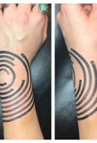 几何纹身 女生手臂上简单线条纹身几何图片