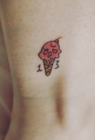 冰激凌纹身图 女生小腿上彩色的冰激凌纹身图片