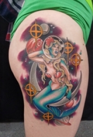 纹身美人鱼图案 女生大腿上彩绘纹身美人鱼图案