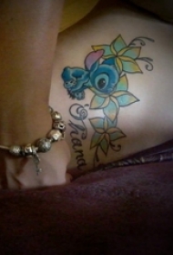 纹身卡通 女生大腿上花朵和卡通纹身图片