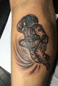 宇航员纹身图案 男生小腿上宇航员纹身图案