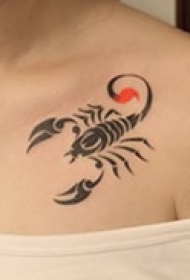 图腾毒蝎胸部纹身
