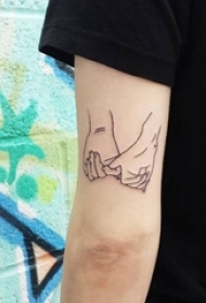 极简线条纹身 女生手臂上黑色的手纹身图片