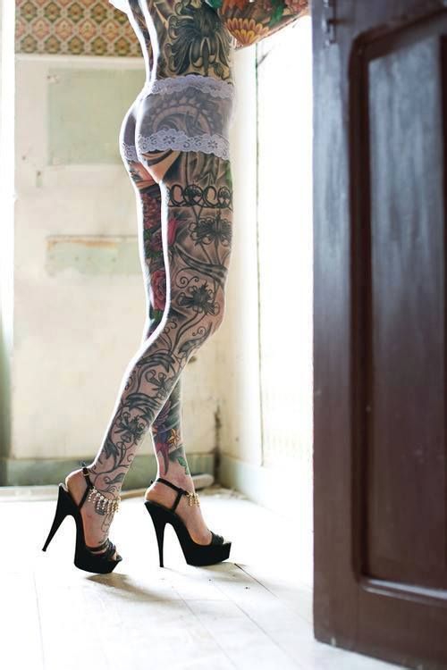 点击大图看下一张：满腿性感艺术纹身