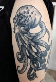 小动物纹身图案 男生手臂上黑色的章鱼纹身图片
