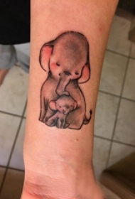 百乐动物纹身 男生手臂上彩色的象纹身图片