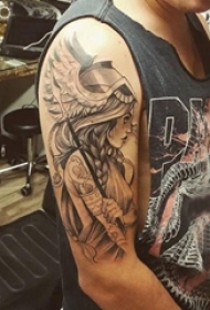 女生人物纹身图案 男生手臂上黑色的人物肖像纹身图片