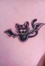 纹身蝙蝠 男生大腿上黑色的蝙蝠纹身图片