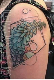 文艺花朵纹身 女生手臂上彩色花朵纹身图案