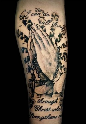 点击大图看下一张：祈祷之手腿部纹身
