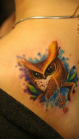点击大图看下一张：神秘猫头鹰肩部纹身