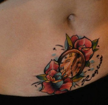 点击大图看下一张：抽象艺术腹部纹身
