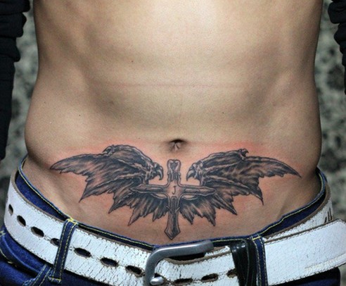 点击大图看下一张：创意翅膀腹部纹身