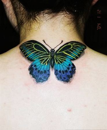 点击大图看下一张：精美蝴蝶颈部纹身
