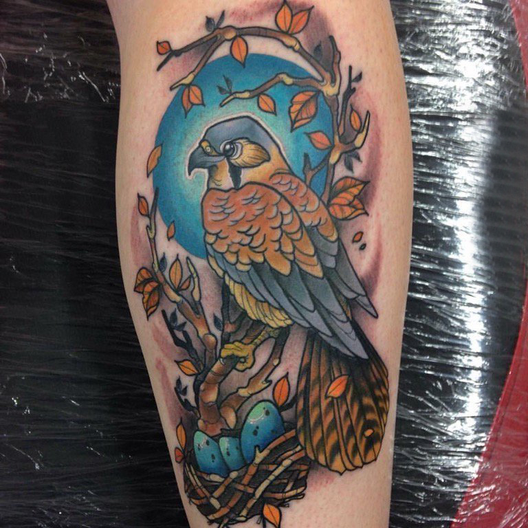 点击大图看下一张：纹身鸟 男生手臂上鸟纹身图片