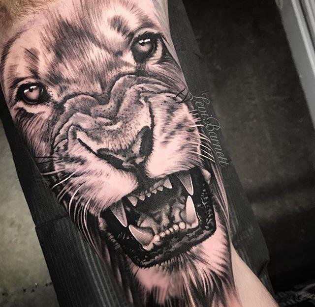 点击大图看下一张：狮子花臂纹身图案 男生手臂上霸气的狮子纹身图片