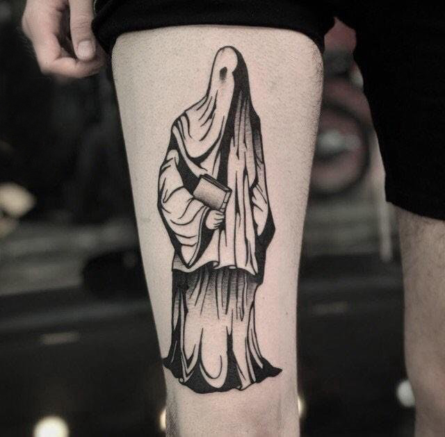 点击大图看下一张：纹身大腿男 男生大腿上黑色的幽灵纹身图片