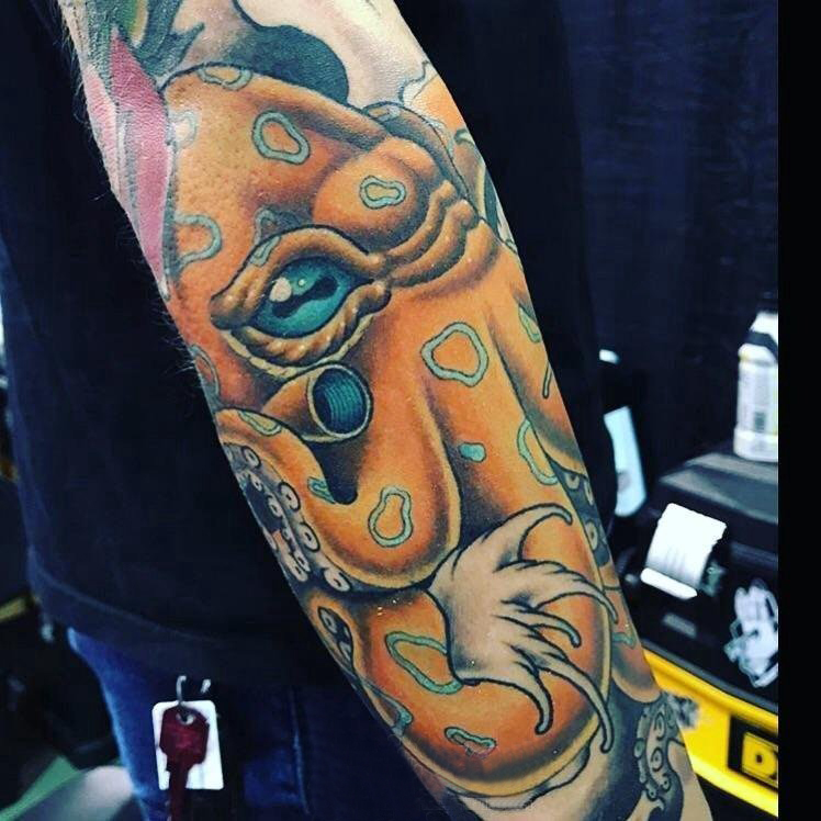 点击大图看下一张：章鱼纹身图案 男生手臂上彩绘纹身章鱼纹身图案