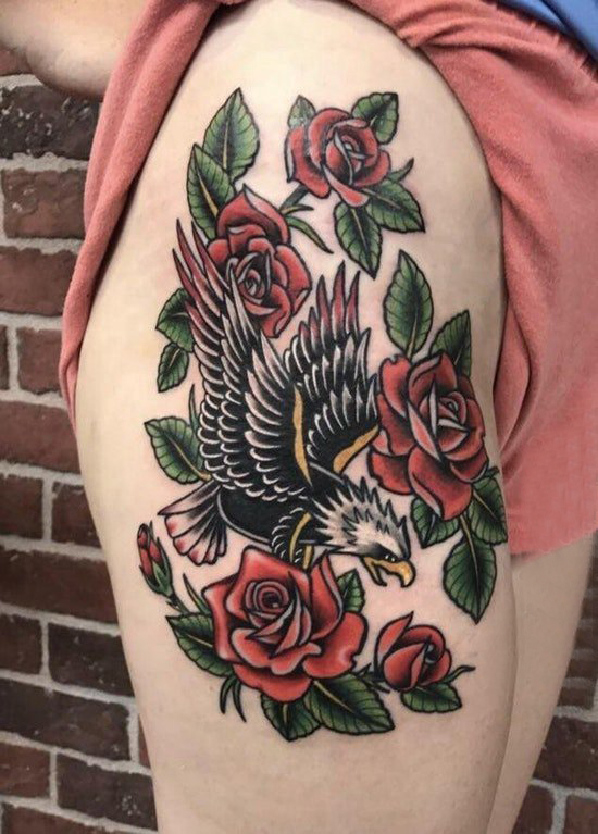 点击大图看下一张：彩绘纹身 女生大腿上玫瑰和老鹰纹身图片