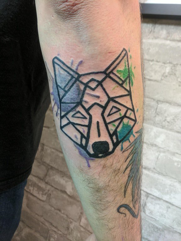 点击大图看下一张：狼纹身 男生手臂上狼纹身图片