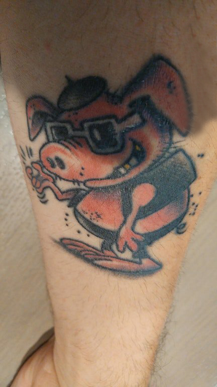 点击大图看下一张：手臂纹身素材 男生手臂上彩色的猪纹身图片