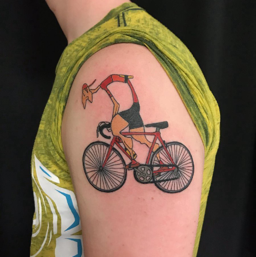 点击大图看下一张：自行车齿轮纹身 男生手臂上人物和自行车纹身图片