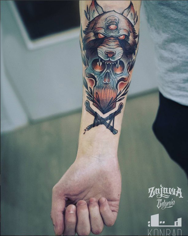 点击大图看下一张：手臂纹身素材 男生手臂上狼头和骷髅纹身图片