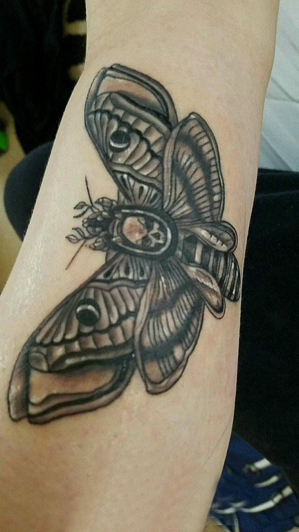 点击大图看下一张：蝴蝶纹身图片 男生手臂上蝴蝶纹身图片