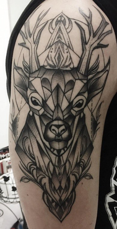 点击大图看下一张：麋鹿角纹身 男生手臂上麋鹿角纹身图片