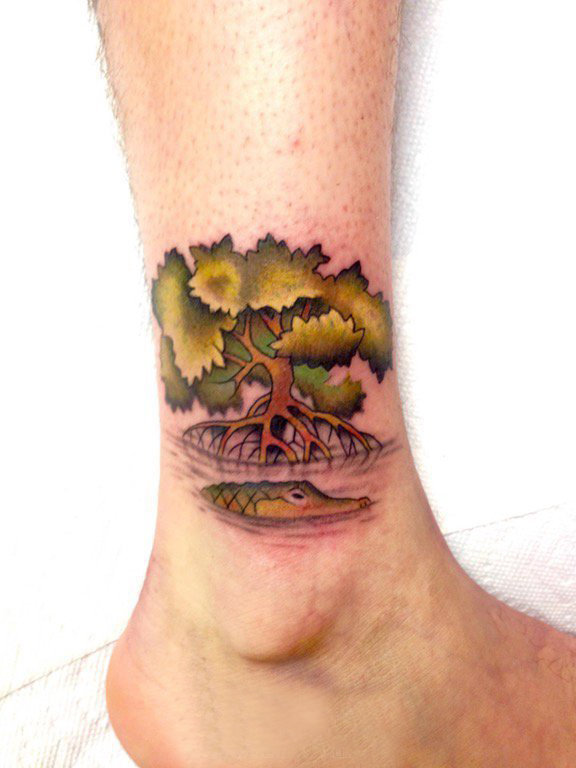 点击大图看下一张：树纹身 男生脚腕上树纹身图片