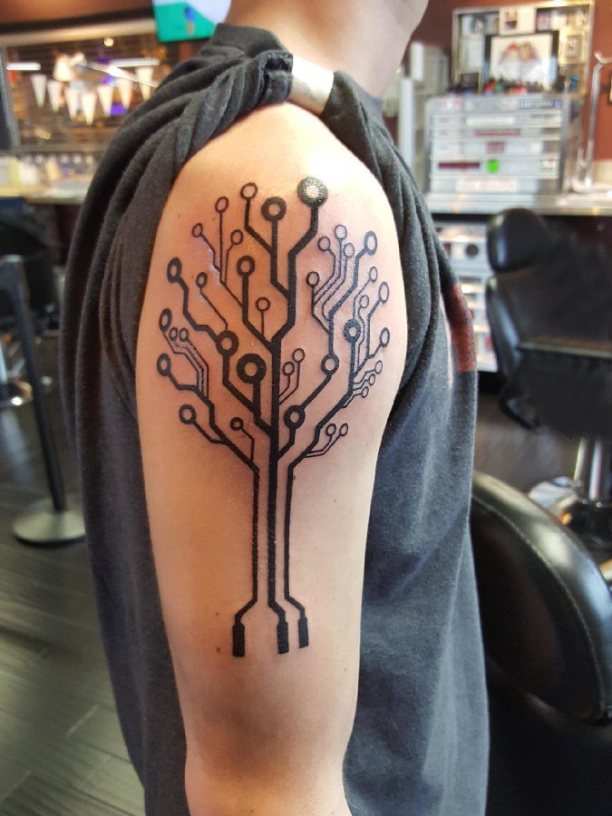 点击大图看下一张：树纹身 男生手臂上树纹身图片