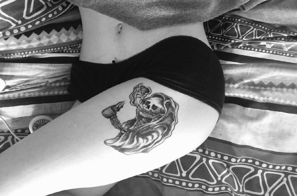 点击大图看下一张：骷髅纹身 女生大腿上骷髅纹身图片