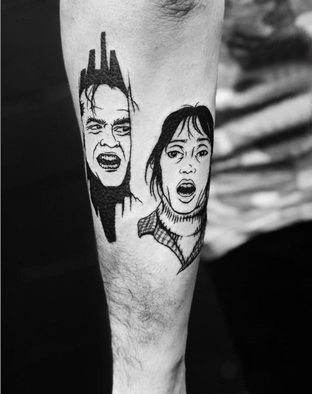 点击大图看下一张：手臂纹身素材 男生手臂上黑色的情侣人物纹身图片