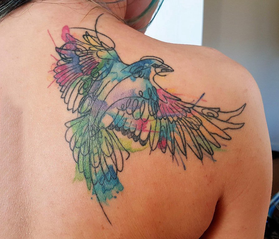 点击大图看下一张：后肩纹身 女生后肩上小动物小鸟纹身图片