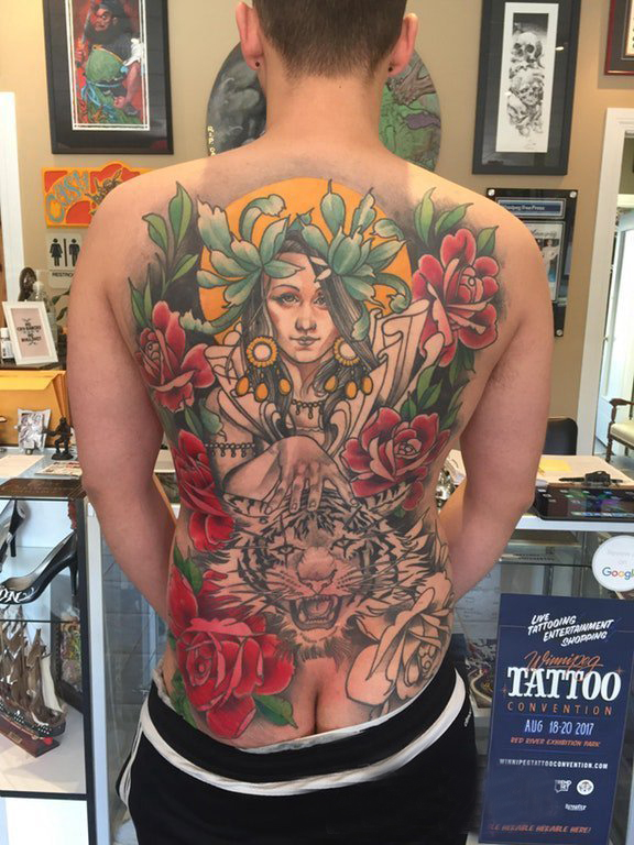 点击大图看下一张：女生人物纹身图案 男生背部女性人物纹身图案