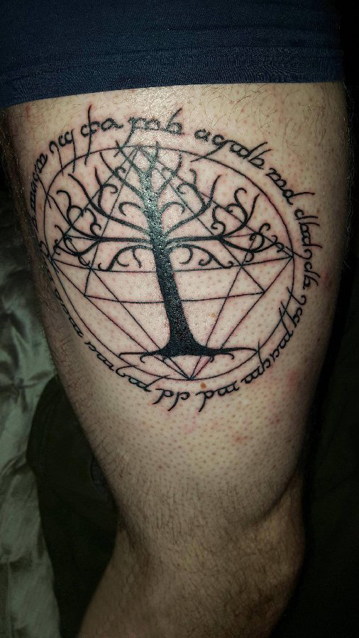 点击大图看下一张：树纹身 男生大腿上树纹身图片