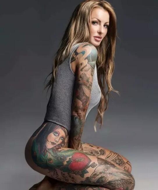 点击大图看下一张：纹身展示出女人的性感
