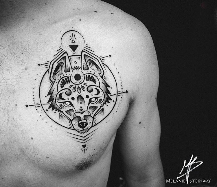 点击大图看下一张：纹身胸部男 男生胸部灯泡和狼纹身图片