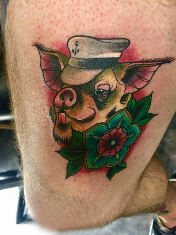 点击大图看下一张：纹身猪 男生大腿上猪纹身图片